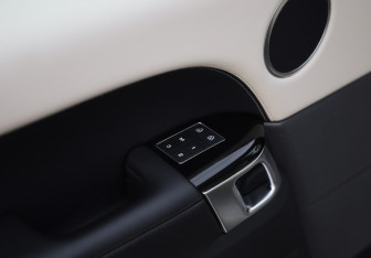 Подержанный автомобиль Land Rover Range Rover Sport 2021 года (26 фото)