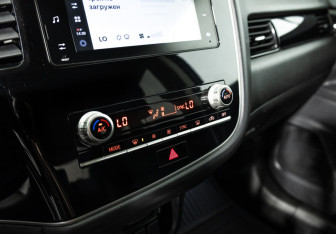 Подержанный автомобиль Mitsubishi Outlander 2019 года (17 фото)