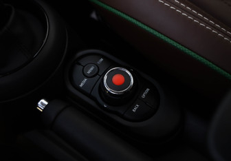 Подержанный автомобиль MINI Hatch 2019 года (16 фото)