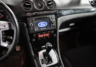 Подержанный автомобиль Ford Galaxy 2013 года (19 фото)