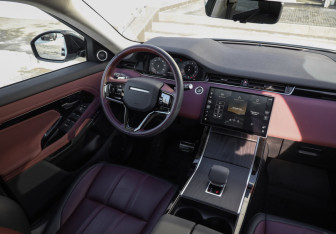 Подержанный автомобиль Land Rover Range Rover Evoque 2024 года (13 фото)