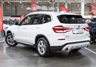 Подержанный автомобиль BMW X3 2020 года (11 фото)