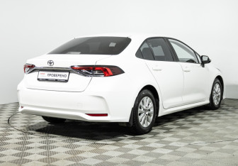 Подержанный автомобиль Toyota Corolla Sedan 2021 года (5 фото)