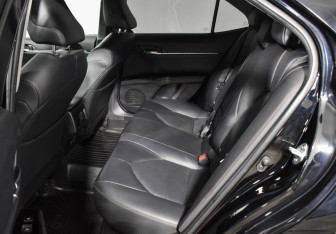 Подержанный автомобиль Toyota Camry Sedan 2019 года (11 фото)