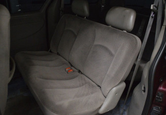 Подержанный автомобиль Chrysler Voyager 2002 года (11 фото)