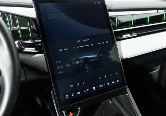 Подержанный автомобиль Geely Atlas 2024 года (18 фото)