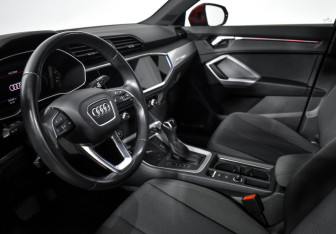 Подержанный автомобиль Audi Q3 2021 года (9 фото)