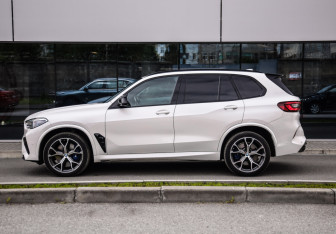 Подержанный автомобиль BMW X5 2021 года (11 фото)