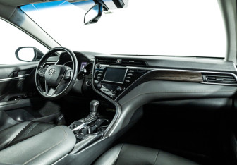 Подержанный автомобиль Toyota Camry Sedan 2019 года (9 фото)