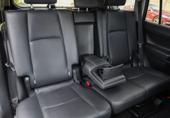 Подержанный автомобиль Toyota Land Cruiser Prado 2018 года (30 фото)