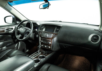 Подержанный автомобиль Nissan Pathfinder 2014 года (9 фото)
