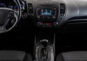 Подержанный автомобиль Kia Cerato Sedan 2015 года (13 фото)