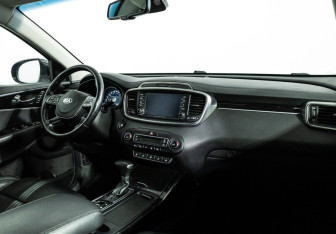 Подержанный автомобиль Kia Sorento 2018 года (9 фото)