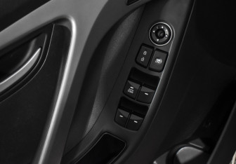 Подержанный автомобиль Hyundai Elantra Sedan 2015 года (10 фото)