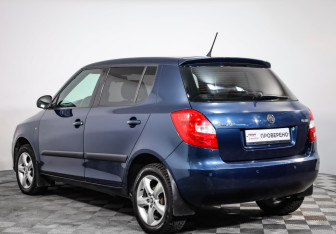 Подержанный автомобиль Skoda Fabia Hatchback 2013 года (9 фото)