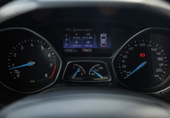 Подержанный автомобиль Ford Focus Hatchback 2016 года (12 фото)