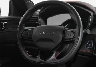 Подержанный автомобиль Lynk&Co 05 2023 года (14 фото)
