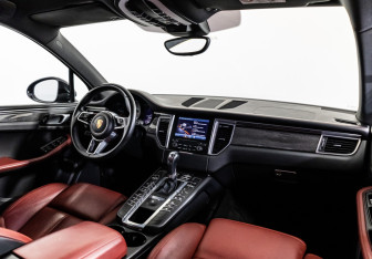 Подержанный автомобиль Porsche Macan 2016 года (14 фото)