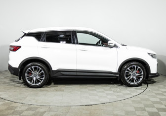 Подержанный автомобиль Geely Coolray 2023 года (4 фото)