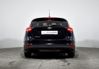 Подержанный автомобиль Ford Focus Hatchback 2017 года (6 фото)