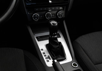 Подержанный автомобиль Skoda Octavia Liftback 2016 года (14 фото)