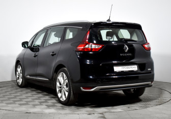 Подержанный автомобиль Renault Scenic 2017 года (7 фото)