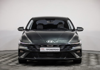 Подержанный автомобиль Hyundai Elantra Sedan 2023 года (6 фото)