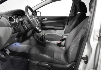 Подержанный автомобиль Ford Focus Sedan 2009 года (9 фото)