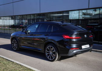 Подержанный автомобиль BMW X4 2021 года (5 фото)