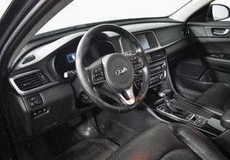 Подержанный автомобиль Kia Optima Sedan 2017 года (9 фото)