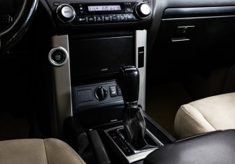 Подержанный автомобиль Toyota Land Cruiser Prado 2010 года (11 фото)