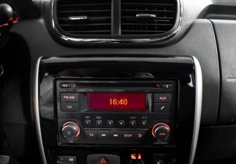 Подержанный автомобиль Nissan Terrano 2015 года (15 фото)