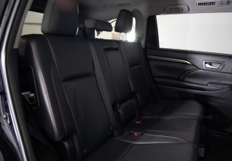 Подержанный автомобиль Toyota Highlander 2014 года (12 фото)