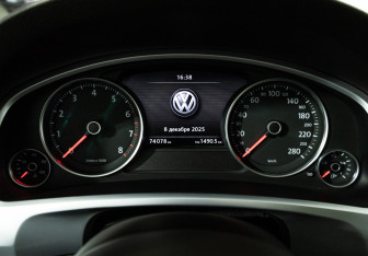 Подержанный автомобиль Volkswagen Touareg 2013 года (12 фото)