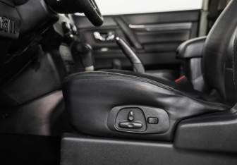 Подержанный автомобиль Mitsubishi Pajero 2011 года (18 фото)