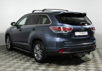 Подержанный автомобиль Toyota Highlander 2014 года (7 фото)