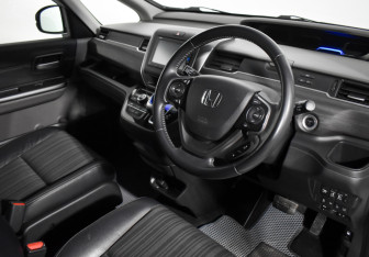 Подержанный автомобиль Honda Freed 2016 года (11 фото)