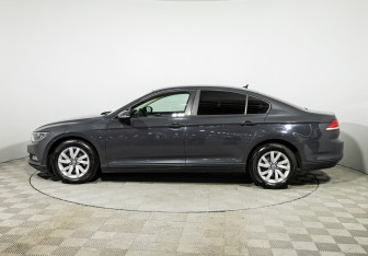 Подержанный автомобиль Volkswagen Passat Sedan 2017 года (8 фото)