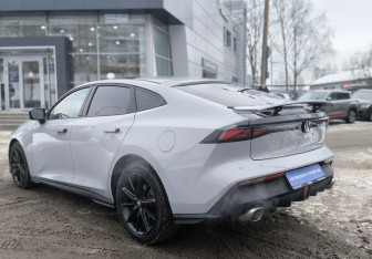 Подержанный автомобиль Changan UNI-V 2023 года (6 фото)