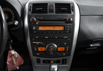 Подержанный автомобиль Toyota Corolla Sedan 2011 года (16 фото)