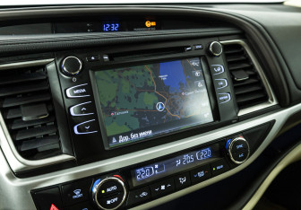 Подержанный автомобиль Toyota Highlander 2014 года (16 фото)