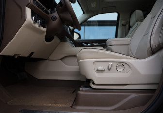 Подержанный автомобиль GMC Yukon 2022 года (24 фото)