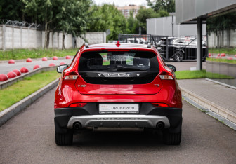 Подержанный автомобиль Volvo V40 Cross Country 2019 года (7 фото)