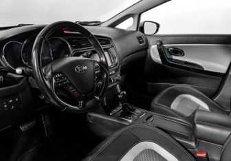 Подержанный автомобиль Kia Ceed Hatchback 2016 года (9 фото)