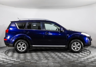 Подержанный автомобиль Peugeot 4007 2010 года (4 фото)