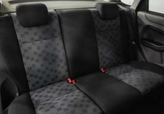 Подержанный автомобиль Ford Focus Sedan 2006 года (19 фото)
