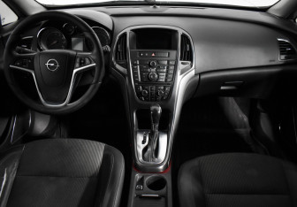 Подержанный автомобиль Opel Astra Wagon 2011 года (15 фото)