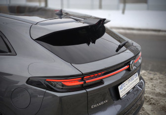 Подержанный автомобиль Changan UNI-K 2024 года (9 фото)