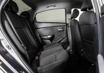 Подержанный автомобиль Kia Rio Sedan 2015 года (14 фото)