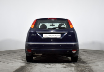 Подержанный автомобиль Ford Focus Hatchback 2004 года (6 фото)